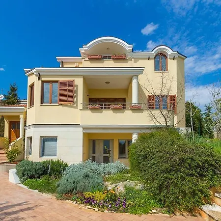 Apartment Mirjan