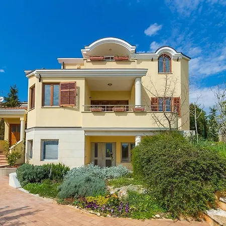 Apartment Mirjan